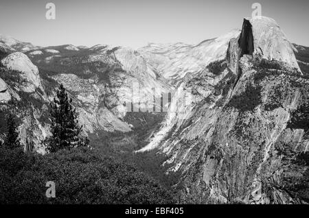 Die legendären Half Dome gesehen vom Glacier Point im Yosemite National Park Stockfoto