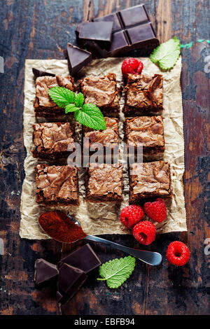 hausgemachter Brownie Figuren auf dem Brett, Essen Nahaufnahme Stockfoto