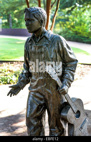 Statue von Elvis als kleiner Junge seine Fans auf einem Grundstück von seinem Geburtsort-Museum in Tupelo MS gewidmet Stockfoto