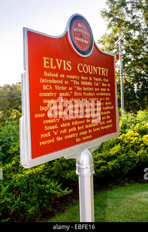 Rot und Silber historische Plakat auf dem Gelände des Elvis Birthplace Museum in Tupelo MS Stockfoto