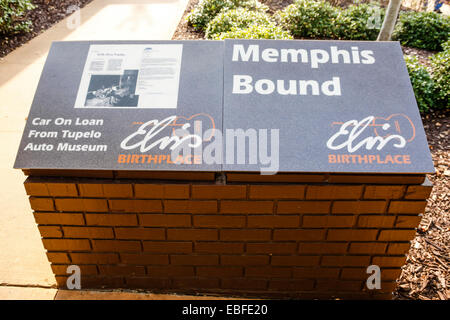 Das Elvis Presley Memphis gebunden Schild an seinem Geburtsort-Museum in Tupelo MS Stockfoto