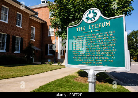 Historischer Wegweiser Plakat über das Lyzeum "Ole Miss" Universität, Oxford, Mississippi. Stockfoto