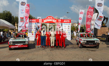 ISTANBUL, Türkei - 17. August 2014: Historischen Rallye-Gewinner im Podium Zeremonie von Avis Bosporus Rallye Stockfoto