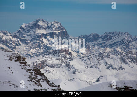 Sassongher Alta Badia über Corvara vom Gipfel des Sass Pordoi auf die Sella Gruppe Gruppo Del Sella Dolomiten Italien Stockfoto