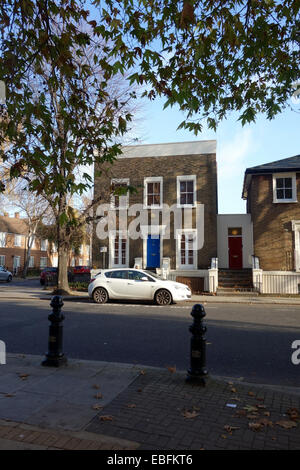 Blick auf der anderen Seite der Straße,, über St. Anne's Rd, Notting Hill, den privaten Wohnungsbau Stockfoto