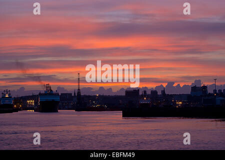 Aberdeen Hafen Sonnenuntergang. Stockfoto