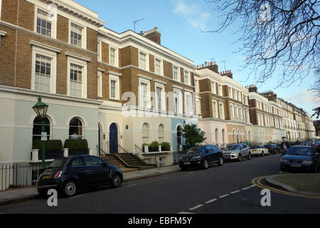 Der anderen Seite der Straße/private Reichtum?   Je länger etablierte Privathäusern in Notting Hill London W11 Stockfoto