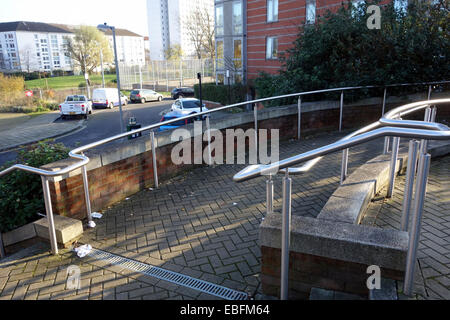 Die Rampe Westfield Shopping centre von North Norland Park; die die Menschen mit Behinderungen, Biker & Eltern mit Kinderwagen zu benutzen Stockfoto