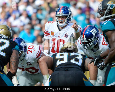 Jacksonville, FL, USA. 30. November 2014. New York Giants quarterback Eli Manning (10) während der 1. Hälfte NFL Spiel Action zwischen den New York Giants und die Jacksonville Jaguars in EverBank Field in Jacksonville, FL © Csm/Alamy Live-Nachrichten Stockfoto