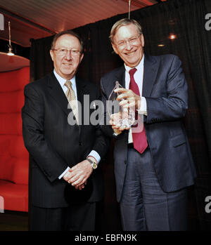 Das Wistar Institut namens Allan "Bud" Selig, Commissioner der Major League Baseball als 2014 Empfänger die Wistar ist Presidents Award.  Mitwirkende: Russel Kaufmann, Bud Selig wo: Philadelphia, Pennsylvania, Vereinigte Staaten, wann: 28. Mai 2014 Stockfoto