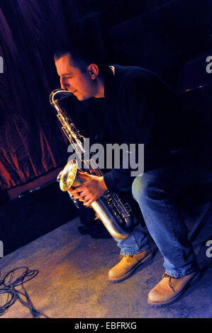 Jazz-Konzert im Tygmont Club in der Innenstadt von Warschau, Polen. Stockfoto