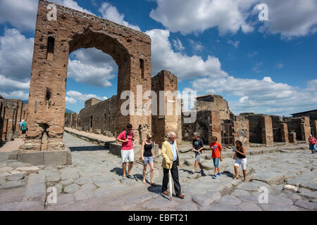 Der Bogen des Caligula in Pompeji, Italien. Stockfoto