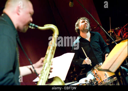 Jazz-Konzert im Tygmont Club in der Innenstadt von Warschau, Polen. Stockfoto