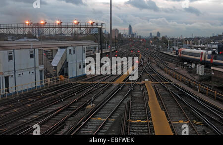 Overhead-Detail von Clapham Junction, Bahnhof, der geschäftigsten britischen Bahnstation südwestlich von London, England, GB Stockfoto