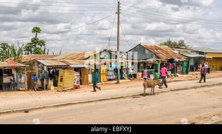 Einkaufsstraße in Namanga Stockfoto