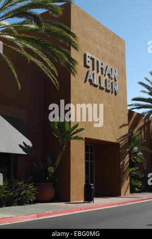 Das äußere eines Ethan Allen Möbel und Heimtextilien Shop in Tustin Orange county in Kalifornien im Jahre 1932 gegründet Stockfoto