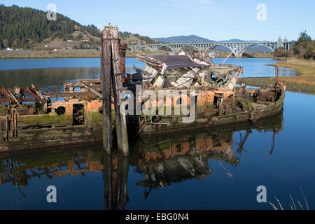 Der Dampf auf der Rogue River an der Gold Beach in Oregon powered Stockfoto