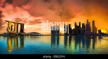 Singapur Stadtbild bei Sonnenuntergang Stockfoto