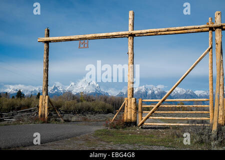 Ranch-Tor im Grand Teton National Park im Herbst in Wyoming Stockfoto