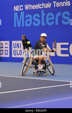 Birmingham, Vereinigtes Königreich. 30. November 2014. Shingo Kunieda (JPN) rund um den Ball in seine Finale Match mit Nicolas Peifer (FRA) bei NEC-Rollstuhl-Tennis-Masters-Wettbewerb. Kunieda beherrscht vollständig das Spiel von Anfang an mit einer Punktzahl von 6-1, 6-1 gewinnen. Bildnachweis: Michael Preston/Alamy Live-Nachrichten Stockfoto