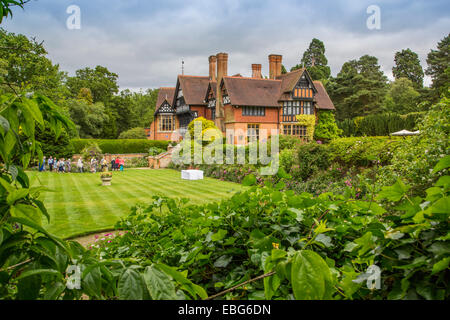 Grim's Dyke Hotel außerhalb von Höhe und Blick auf den Garten, Harrow Weald, London England Großbritannien Stockfoto