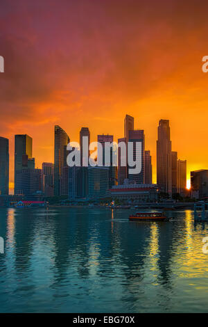 Singapur Stadtbild bei Sonnenuntergang Stockfoto