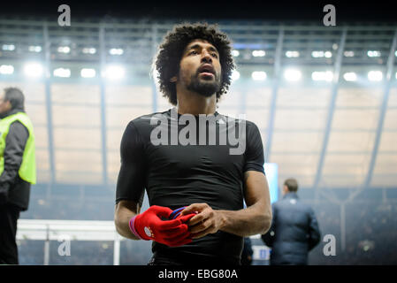 Berlin, Deutschland. 29. November 2014. Münchner Dante während der deutschen Fußball-Bundesliga-Fußball-match zwischen Hertha BSC und dem FC Bayern München im Olympiastadion in Berlin, Deutschland, 29. November 2014. Foto: Thomas Eisenhuth/Dpa - NO-Draht-SERVICE-/ Dpa/Alamy Live News Stockfoto