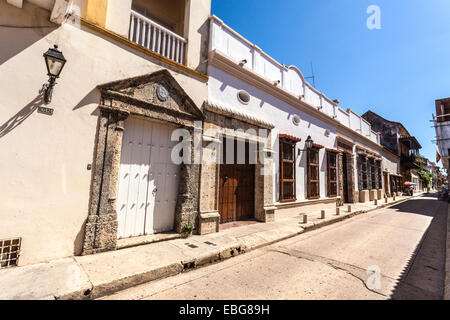 Spanische Kolonialarchitektur Reihe Häuser, Cartagena de Indias, Kolumbien. Stockfoto