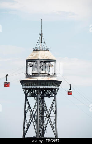 Telefèric Seilbahn, Telefèric de Montjuïc, mit dem Torre de San Sebastià, Barcelona, Katalonien, Spanien Stockfoto