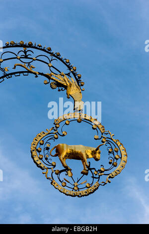 Ochse Gasthaus hängende Zeichen, Isny Im Allgäu, Allgäu, Oberschwaben, Baden-Württemberg, Deutschland Stockfoto