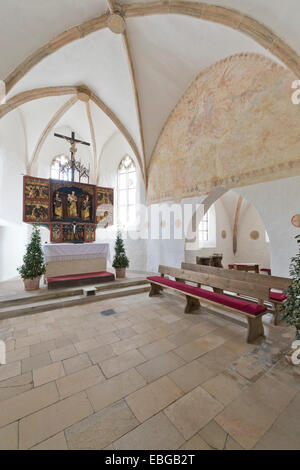 Interieur, spätgotischen Altar, St. Gallus-Kirche, die älteste Kirche Gebäude des karolingischen Ursprungs in Franken, Altmühltal Stockfoto