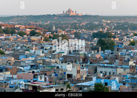 Altstadt mit dem Palace Hotel Umaid Bhawan Palace Jodhpur, Rajasthan, Indien Stockfoto