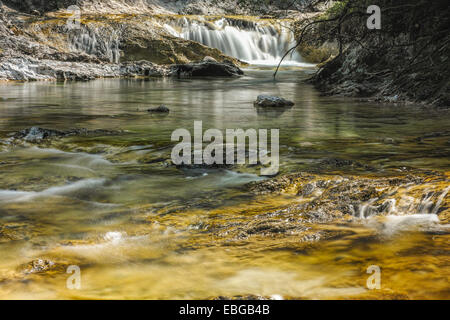 Kaskaden von einem Gebirgsbach, Weißenbachtal, Salzkammergut, Oberösterreich, Österreich Stockfoto