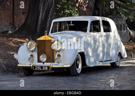 Oldtimer Rolls-Royce Silver Wraith Pullman-Limousine, ab 1946 gebaut vergoldet teilweise, Rom, Latium, Italien Stockfoto