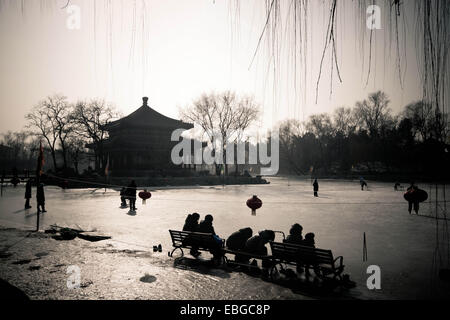 Zugefrorenen See an den alten Sommerpalast in Peking, China Stockfoto