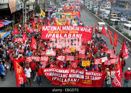 151. Geburtstag Jubiläum des Revolutionsführers Andres Bonifacio, die Manobo Stämme von Salungpongan Ta'tanulgkanugon Community Learning Center, Inc. (STTICLCI) wie sie Hüte tragen ihre traditionelle Kleidung und Buli Protest ihren Forderungen nach Nahrung, Bildung und echten Frieden in Mindanao. © Gregorio B. Dantes Jr./Pacific Press/Alamy Live-Nachrichten Stockfoto