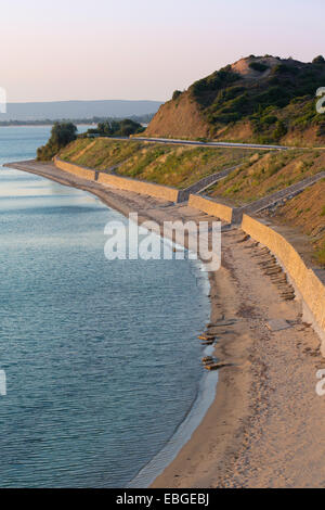 ANZAC Cove, Gallipoli Halbinsel, Provinz Canakkale, Türkei.  Der Strand von Anzac Cove, Blick nach Norden. Stockfoto