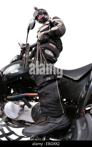 Quod Biker mit Helm und Fahrzeug Stockfoto