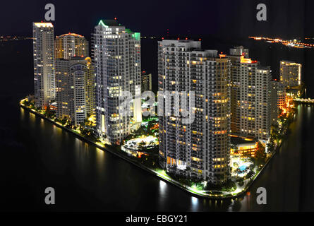 Brickell Key - Maimi, Florida: Tag Zeit Schuss von Eigentumswohnungen auf Brickell Key, einer künstlichen Insel in der Innenstadt von Miami, Florida. Stockfoto