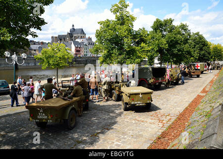 Amerikanische Fahrzeuge des 2. Weltkrieges, 70. Jahrestag der Befreiung der Stadt Mayenne (august 1944). Stockfoto