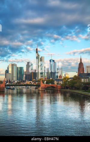 Frankfurt bin Maine, Deutschland Stadtbild bei Sonnenaufgang Stockfoto