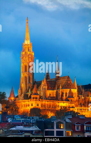 Matthiaskirche in Budapest, Ungarn in der Nacht Stockfoto