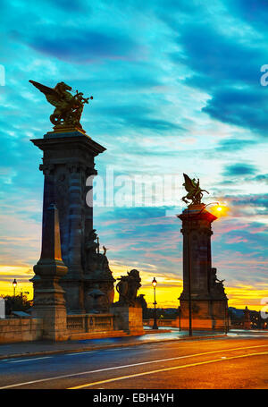 Aleksander III-Brücke in Paris bei Sonnenaufgang Stockfoto