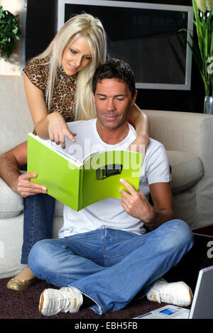 paar-Lesung Stockfoto