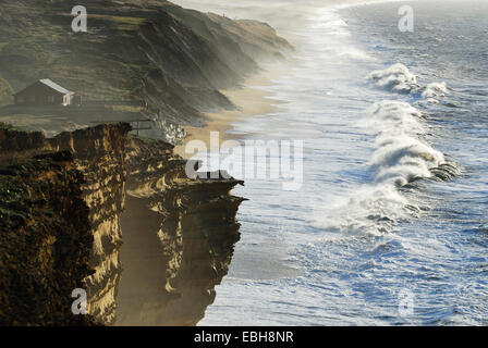 Einen Blick auf die wilde See bei Burton Bradstock, auf der Jurassic Coast Dorset UK Stockfoto