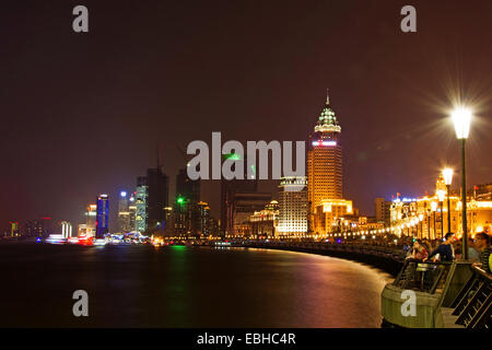 Uferpromenade Bund bei Nacht, China, Shanghai Stockfoto