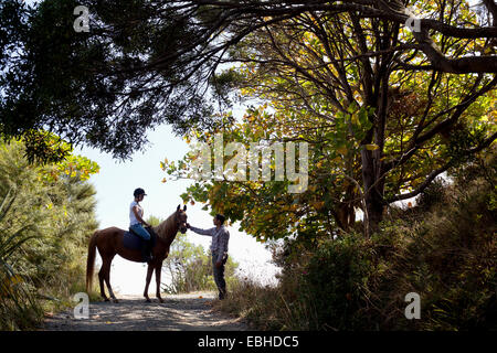 Pferd Reiten, Pakiri Beach, Auckland, Neuseeland Stockfoto