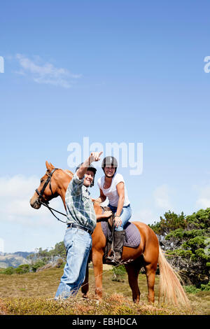 Pferd Reiten, Pakiri Beach, Auckland, Neuseeland Stockfoto