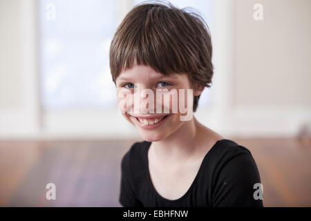 Porträt von lächelndes Mädchen in Ballett-Schule Stockfoto