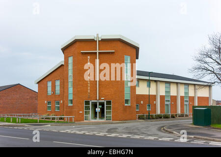 Neues Leben Pfingstgemeinde in Redcar gebaut 2011 in einem Wohngebiet, das Ersetzen eines ehemaligen Gebäudes im Jahr 2000 durch einen Brand zerstört Stockfoto